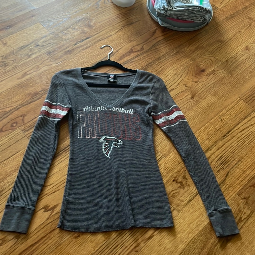 Brand is NFL team apparel. Size is medium. Color is gray!